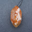 Nouveau pendentif en agate de fleur de cerisier naturelle sculptée, 61 x 31 x 22 mm, 42,7 g.