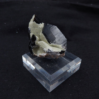 The raw material Semi-finished products Tourmaline Gemstone Material, Decorative ornaments,45x43x42mm, 79g