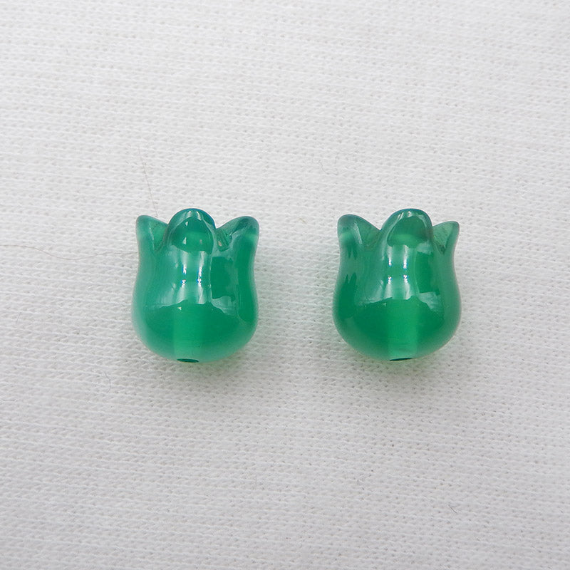 天然绿色玛瑙雕花镂空耳环一对，11x9 毫米，3.2 克