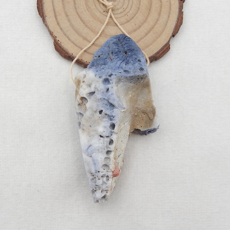 Perle pendentif en pierre précieuse de corail bleu pépite, 73x38x22mm, 40.3g