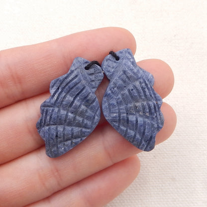 雕刻贝壳形蓝珊瑚耳环一对，32x19x5mm，5.9g
