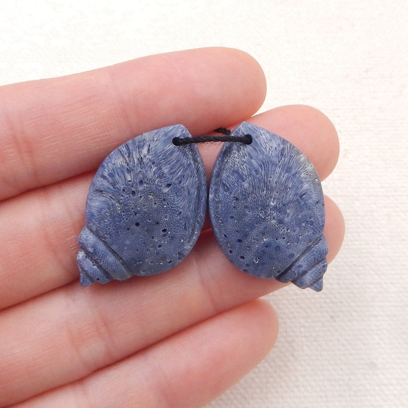 雕刻贝壳形蓝色珊瑚耳环一对，29x18x4mm，5.7g