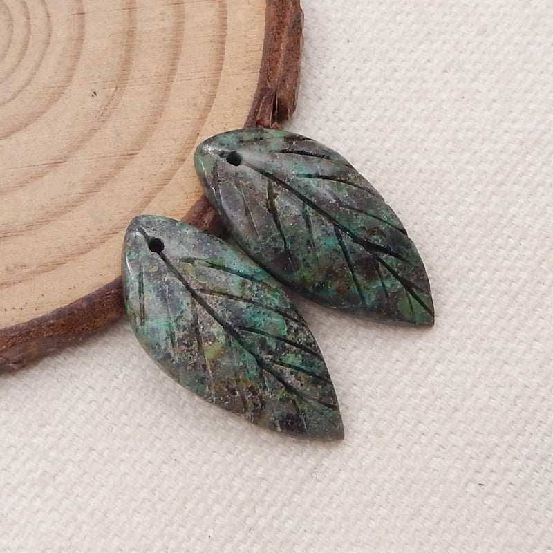 Paire de boucles d'oreilles en pierres précieuses de feuille sculptée en turquoise africaine, 26x13x4mm, 3.6g