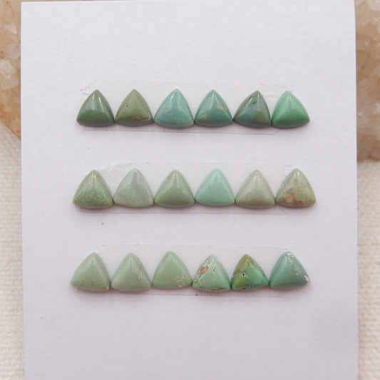 18 件天然三角形绿松石平底凸圆形，6x6x3mm，1.8g